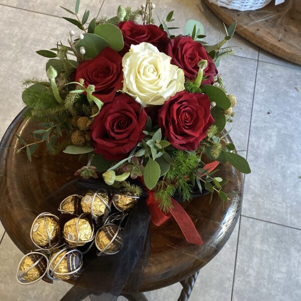 Composizione Rose /Ferrero Rocher